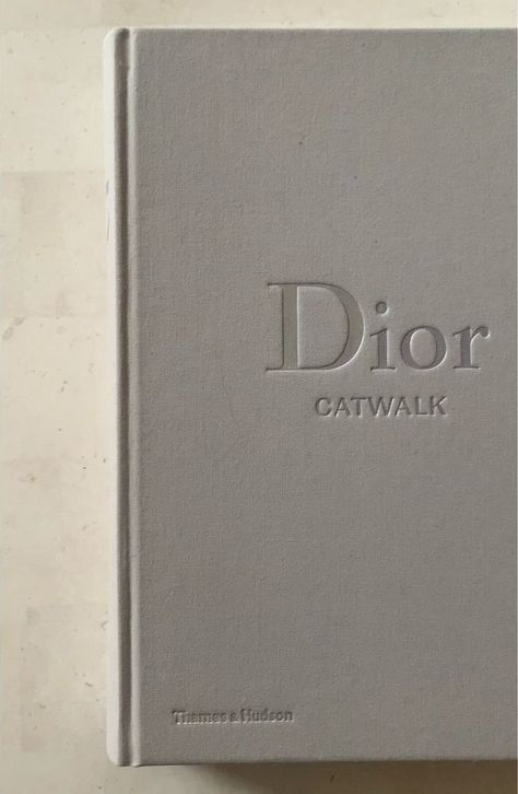 Dior Catwalk, Galaxy Phone, Dior, Summer Outfits, Samsung Galaxy, Wallpapers, Electronic Products, Books, Quick Saves