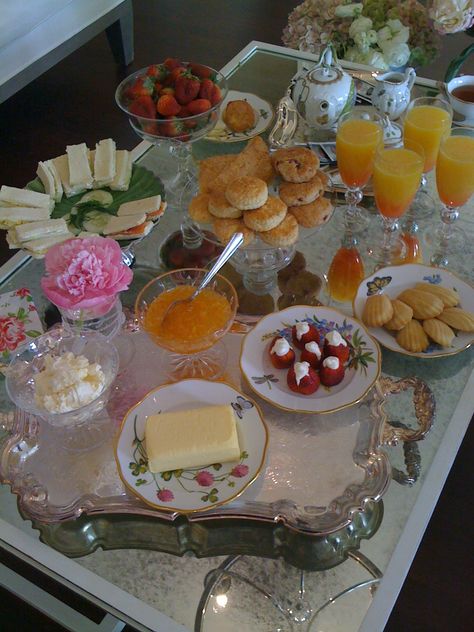 Martie Knows Parties - BLOG Princess Breakfast Aesthetic, Royal Breakfast Aesthetic, Royal Breakfast Table, British Grenadiers, Royal Breakfast, Princess Breakfast, Models Polaroids, Breakfast Tea Party, Princess Lessons