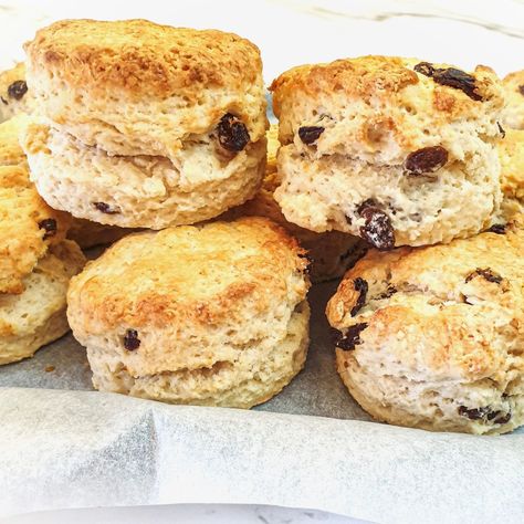 Sultana Scones, Recipe Conversions, Sugared Grapes, Fluffy Light, Lamb Curry, Easy Bread Recipes, Baking Tray, Juicy Fruit, Scone Recipe