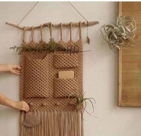 Sewed Wall Hanging, Pola Macrame, Home Decor Apartment, Macrame Wall Hanging Tutorial, Macrame Shelf, Basket Weaving Diy, Macrame Mirror, Boho Crafts Diy, Macrame Owl