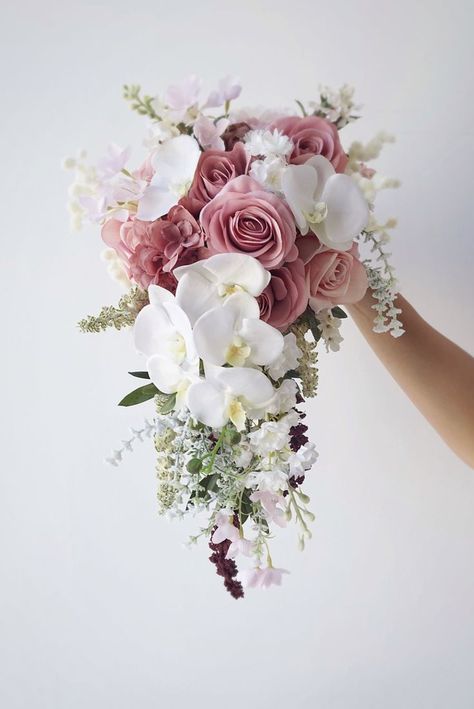 Orchid Wedding Theme, Orchid Centerpieces Wedding, Pink Rose Wedding Bouquet, Orchid Bridal Bouquets, Orchid Bouquet Wedding, Simple Wedding Bouquets, Cascading Wedding Bouquets, Bridal Bouquet Pink, Orchid Bouquet