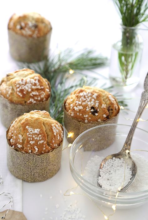 Mini Panettone Recipe, Panettone Muffins, Italian Christmas Bread, Mini Panettone, Keto Brood, Christmas Muffins, Panettone Recipe, Muffins With Chocolate, Christmas Bread