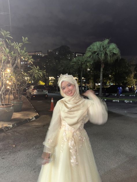 Make the dress modest <3 #hijaboutfit #dresshijabi #outfit Hijab Princess Dresses, Party Modest Dress, Prom Outfits Hijab, Hijabi Night Dress, Dress Birthday Hijab, Modest Fantasy Dress, Euphoria Party Outfits Hijab, Birthday Dresses Modest, Hijabi Princess Dress