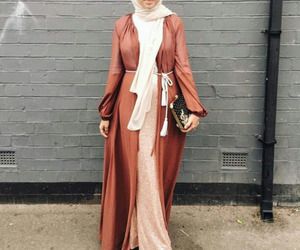 Discover and share the most beautiful images from around the world Elegant Muslim Outfits, Muslim Outfit Ideas, Estilo Hijab, Muslimah Outfit, Hooded Sweatshirt Dress, Mode Abaya, Casual Hijab Outfit, Hijabi Style, Modest Dress