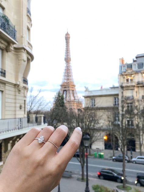 Janice and John Ring Selfie Ideas, Pose For Engagement, Hard Launch, Engagement Ring Selfie, Paris Engagement Photos, Knot Rings, Best Wedding Proposals, Ring Selfie, Photo Ring