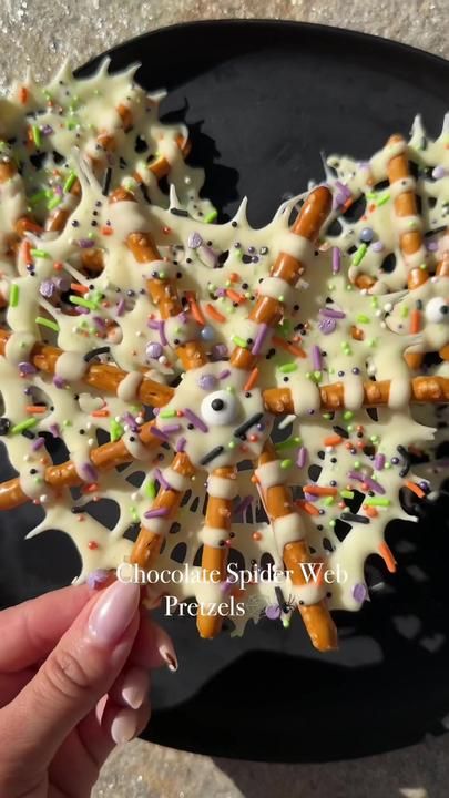 Spider Pretzels Easy Halloween, Spider Web Chocolate Covered Pretzels, Spiderweb Pretzel Rods, Halloween Spider Pretzels, Spiderweb Chocolate Pretzels, Chocolate Pretzel Spider Webs, Spider Web Pretzels White Chocolate, Spiderweb Pretzels, Spider Pretzels