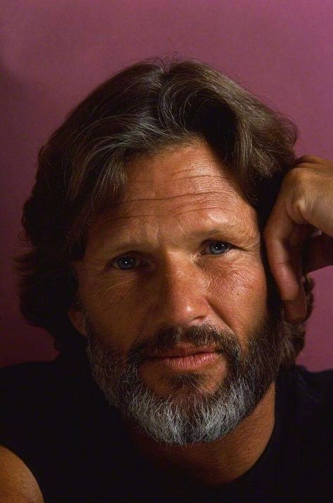 Dolly Parton Husband, Rock And Roll Girl, Kris Kristofferson, Country Music Artists, Country Men, Handsome Actors, Music Legends, Country Singers, Pretty Men