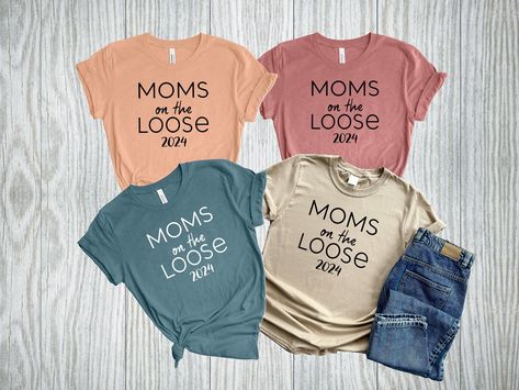 Mom's On The Loose 2024 Shirt, Matching Vacation Shirt, Mom Weekend Shirt, Funny Mom Shirt, Girl's Trip T-shirt, Gift For Mom, Travel Shirt Travel Tshirt, Mom Travel, Funny Mom Shirt, Girls Trip Shirts, Mother Shirts, Travel Tees, Travel Shirt, Mama Shirts, Funny Mom Shirts