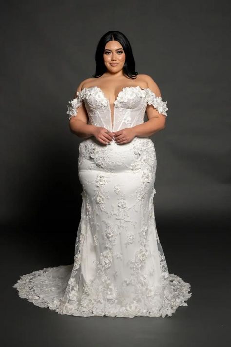 Wedding Dresses Curvy Bride, Wedding Dresses Curvy, Plus Size Wedding Dresses Curvy Bride, Leah Da Gloria, Dresses Curvy, Wedding Day Dresses, Dream Marriage, Glam Wedding Dress, Berta Wedding Dress