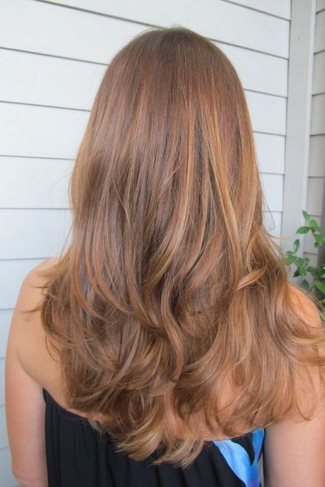 30 Caramel Highlights For Women To Flaunt An Ultimate Hairstyle - Hottest Haircuts Carmel Hair Color, Caramel Brown Hair, Warm Hair Color, Honey Hair Color, Golden Brown Hair, Honey Brown Hair, Brown Hair Inspo, Hair Color Light Brown, Brunette Color