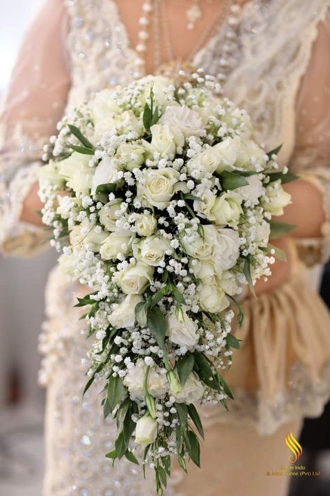 Calla Lilies Bridal Bouquet, Hand Wedding Boquet, Bride Bouquets White, Ivory Bridal Bouquet, Lily Bridal Bouquet, Elegant Wedding Bouquets, Flower Backdrop Wedding, Cascading Bridal Bouquets, Cascading Wedding Bouquets