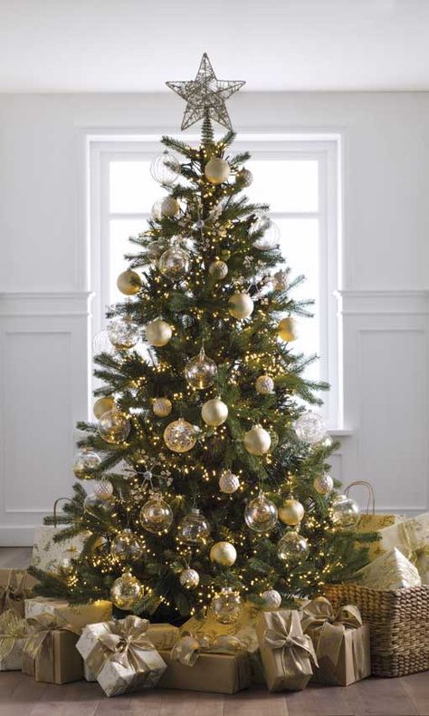 Christmas Tree Decoration Ideas, Tree Decoration Ideas, Christmas Tree Inspo, Gold Christmas Tree Decorations, Pretty Christmas Trees, Christmas Tree Decorating Themes, Elegant Christmas Trees, Gold Christmas Decorations, Christmas Tree Inspiration