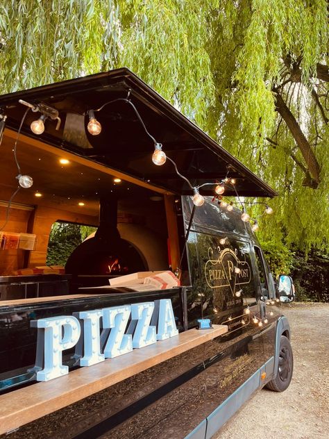 Pizza Truck Wedding, Small Pizza Shop Design, Modern Italian Decor, Food Truck Aesthetic, Pizza Trailer, Pizza Stand, Food Truck Design Interior, Pizza Station, Pizza Pops