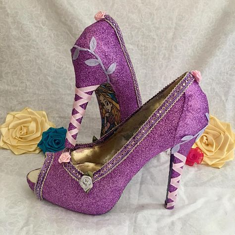 Rapunzel Theme, Disney Princess Shoes, Rapunzel Wedding, Glitter Wedding Shoes, Perfect Cosplay, Tangled Movie, Bridal Pumps, Steamboat Willie, Disney Bound Outfits