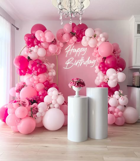 Monochrome Pink Balloon Garland and Backdrop for a birthday. 30th Balloon Garland, Birthday Decorations In Function Hall, Pink Party Backdrop Ideas, Shades Of Pink Decorations Party, Pink Balloon Garland Backdrop, Birthday Colors Ideas, 21st Birthday Ideas Decorations Pink, Pink And White Birthday Aesthetic, Birthday Photo Wall Ideas