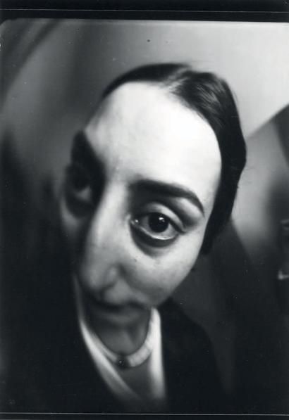 André Kertesz Distorted Photography, Distorted Art, Distortion Photography, Distortion Art, Andre Kertesz, Arte Peculiar, History Of Art, History Of Photography, Black White Photography