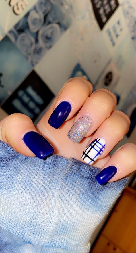 Blue Plaid Nail Designs, Short Navy Nails, Blue Plaid Nails, Plaid Nails Fall, Plaid Nail Designs, Navy Nails, Short Coffin, Plaid Nails, Shellac Nails