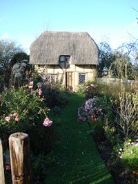 Tiny Cottage Garden, Tiny Timber Frame, Timber Frame Cottage, Romantic House, Thatch Roof, British Cottage, Country Garden Decor, Little Cottages, Fairytale Cottage