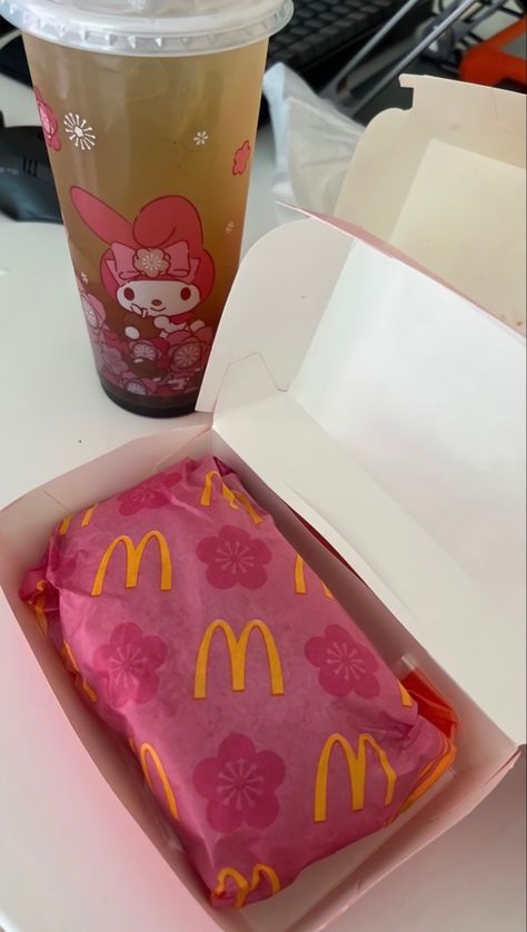 Mcdonalds Japan Aesthetic, Mcdonald’s Aesthetic, Japan Mcdonalds, Cute Mcdonalds, Sanrio Mcdonalds, Aesthetic Mcdonalds, Mcdonalds Aesthetic, Meal Aesthetic, Mcdonalds Food