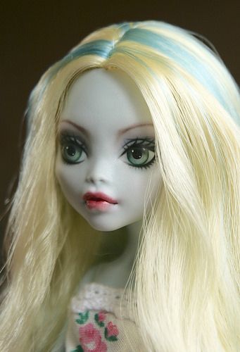 Lagoona Blue OOAK Monster High Lagoona, Repainted Dolls, Mh Dolls, Dolls Custom, Custom Monster High, Lagoona Blue, Custom Monster High Dolls, Dolls Ideas, Custom Costumes