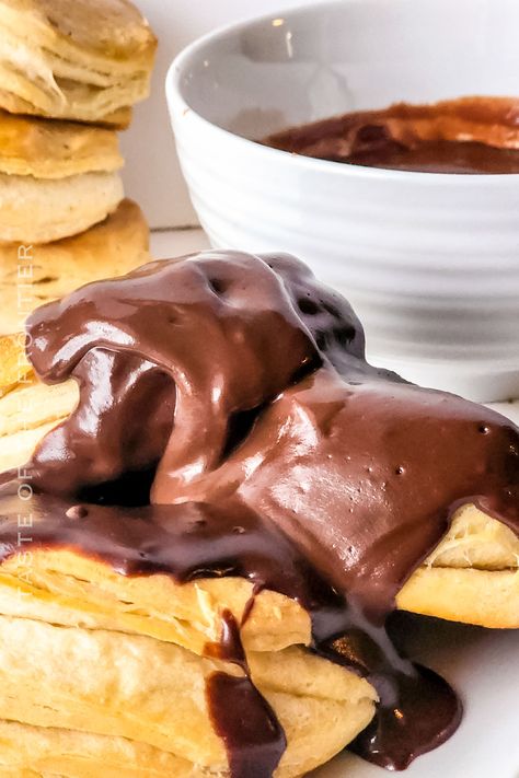 This Southern chocolate gravy recipe is a sweet gravy that history suggests was born in the southern United States. The decadent gravy has a texture similar to a thick chocolate fudge sauce and it's often served over hot biscuits. Chocolate Gravy Recipe, Cake Batter Truffles, Chocolate Gravy, Homemade Chocolate Truffles, Chocolate Fudge Sauce, Southern United States, Dessert Truffles, Peanut Butter Bites, Best Chocolate Desserts