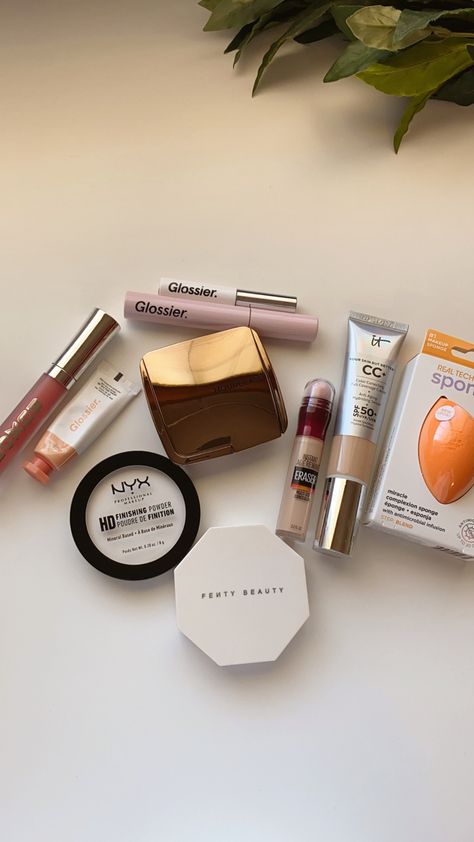 holy grail makeup, favorite makeup products, best makeup, glossier, sephora, target makeup, gift guide Glossier Sephora, Holy Grail Makeup, Makeup Glossier, Target Makeup, Holy Grail Products, Favorite Makeup, Favorite Makeup Products, Finishing Powder, Makeup Gift