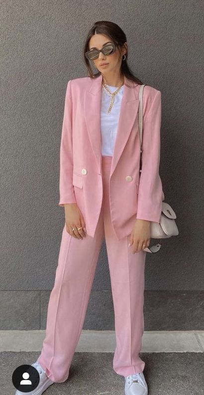 Pink Semi Formal Outfits For Women, Pink Suit Outfit, Pastel Suit Women, Womens Suits Business Pink, Classic Pink Suit For Party, Pink Business Outfit, Fitted Pink Business Suit, Elegant Pink Semi-formal Suit, Pink Suit Street Style