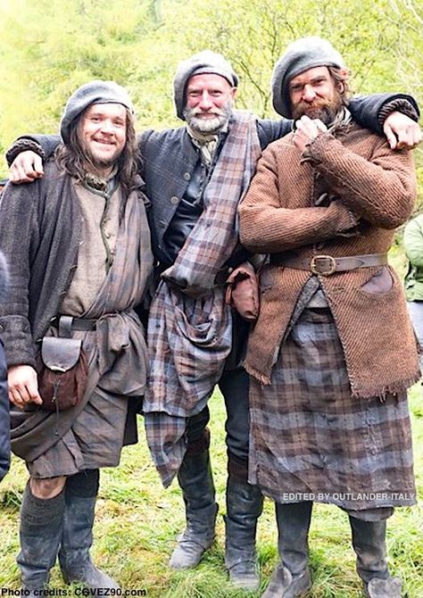 Outlander Italy FB page: Rupert (Grant O'Rourke), Dougal (Graham McTavish), and Murtagh (Duncan Lacroix) Duncan Lacroix, Gabaldon Outlander, Graham Mctavish, Outlander Costumes, Je Suis Prest, John Bell, Diana Gabaldon Outlander Series, Outlander Season 1, Outlander Book Series