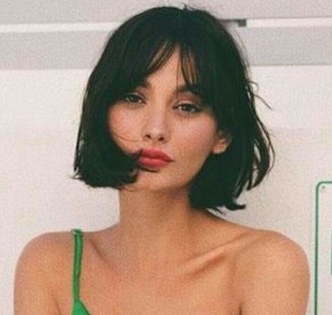 Hair ideas - hair inspiration - bangs, bob - hair cuts - hair styles Hair Inspiration Bangs, French Haircut, Short Haircut Styles, Curly Bangs, Cute Short Haircuts, Short Curly Haircuts, Round Face Haircuts, Short Bob Haircuts, 짧은 머리