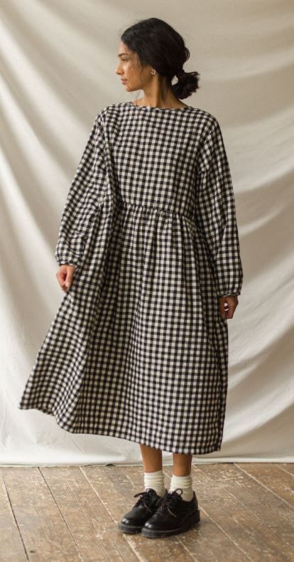 Black Checkered Dress Outfit, Hygge Clothing, Olive Clothing, Smock Dress Outfit, Desi Fashion Casual, Checkered Dress, Wardrobe Tips, Outfits Chic, Nice Style