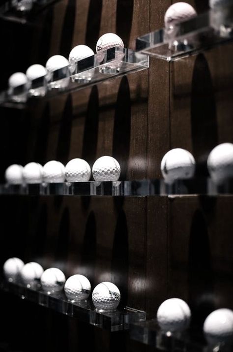 Golf Club Display On Wall, Golf Room Ideas, Golf Display, Golf Man Cave, Golf Ball Display, Golf Bar, Golf Ball Display Case, Golf Pro Shop, Golf Simulator Room