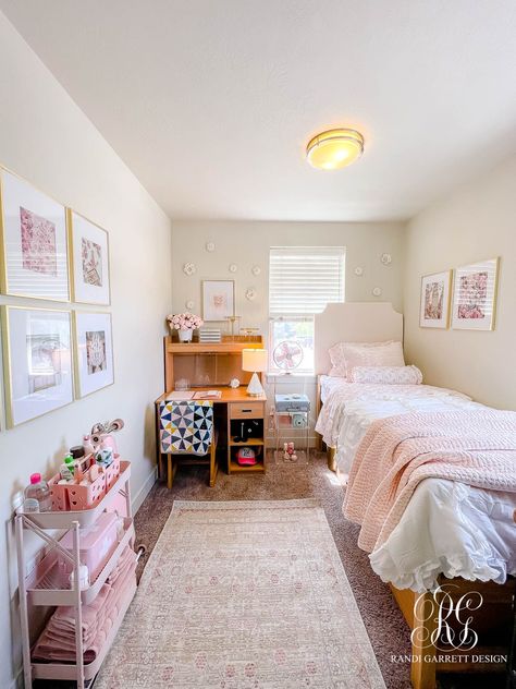 Beautiful girls Dorm Room Stylish Storage Ideas, Decorating Dorm, Chic Dorm Room, Pretty Dorm Room, Chic Dorm, College Dorm Room Inspiration, Dorm Room Decor Ideas, Dream Dorm Room, Cozy Dorm Room