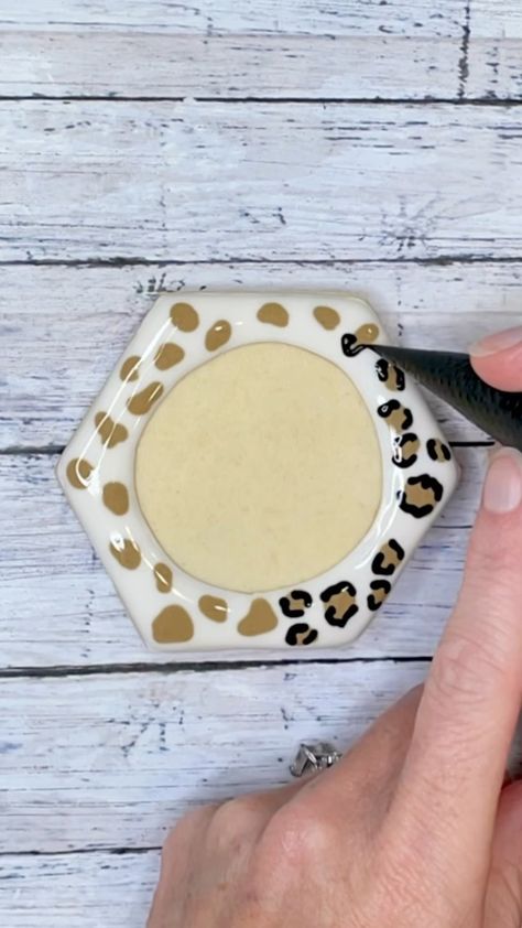 Leopard Print Royal Icing Cookies, Cheetah Print Cookies Decorated, Leopard Print Cookies Decorated, Cheetah Print Cookies, Leopard Print Cookies, Icing Biscuits, Candle Sugar Cookies, Sprinkle Cookies Recipe, Mishloach Manos