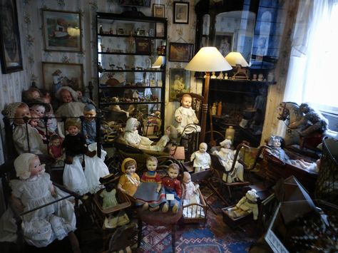 After60 -thenext10: Pollocks Toy Museum Places To See In London, London Tourist Attractions, Christmas Toy Shop, Photos Of London, Victorian Toys, London Visit, London Tourist, Museum Of Childhood, Doll Museum