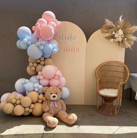 Gender Reveal Balloon Set Up, Balloon Garland, Boy or Girl, Baby Shower Baby Shower Scramble, Bear Baby Shower Theme, Baby Shower Deco, Outdoor Baby Shower, Gender Reveal Party Decorations, Birthday Party Theme Decorations, Baby Gender Reveal Party, Gender Reveal Decorations, Teddy Bear Baby Shower