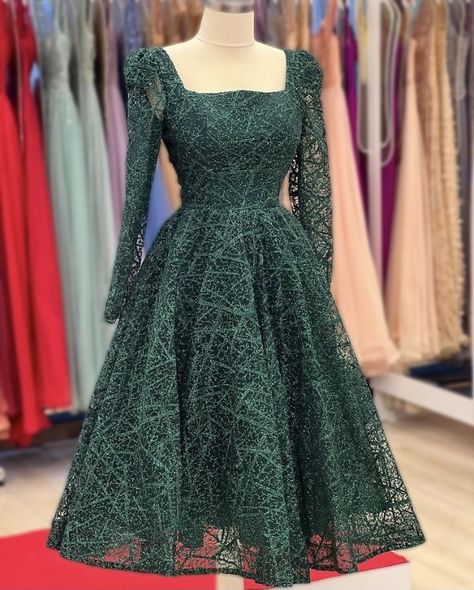 Frocks For Women Party, Short Frocks For Women, Stylish Frocks, Frock Designs For Women, Prom Dress Green, Frock Models, Mini Frock, Short Frocks, Simple Frock Design