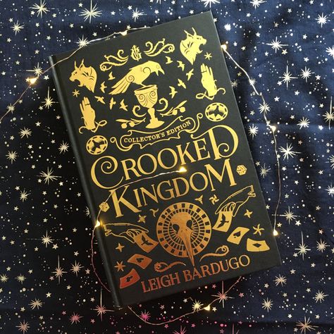 Leigh Bardugo Author, Crooked Kingdom Collectors Edition, Leigh Bardugo Books In Order, The Bridge Kingdom Book Cover, The Way Of Kings Book Cover, Knife Drawing, Emotional Baggage, Crooked Kingdom, Leigh Bardugo