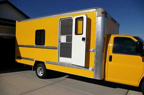 Box Truck Conversion, Truck Conversion, Moving Van, Box Truck, Moving Truck, Camper Caravan, Truck Camping, Diy Camping, Camper Conversion