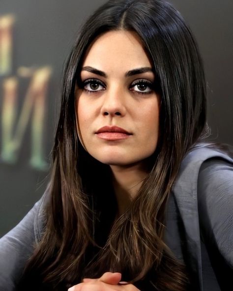 Mila Kunis Selfie, Mila Kunis Oz, Mila Kunis Hair, Mila Kunis Style, Short Hair Styles For Round Faces, Mila Kunis, Round Faces, Hairstyles For Round Faces, Jessica Alba