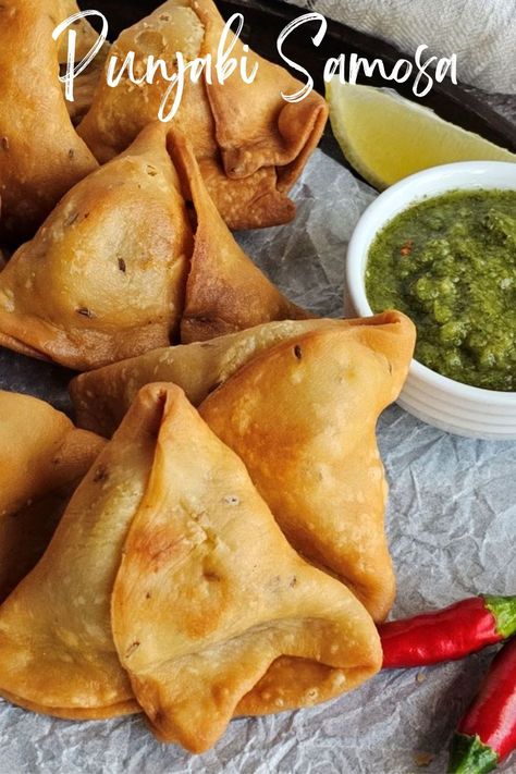 Punjabi Samosa, Baked Samosa, Spiced Potatoes, Indian Recipes Authentic, Samosa Recipe, Popular Snacks, Ramadan Recipes, Indian Snacks, Quick Dinner Recipes