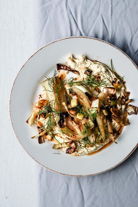 Braised Fennel with Crispy Charred Leeks and Chile-Fennel Oil | The Maker Makes Kohlrabi Salad, Kohlrabi Slaw, Braised Fennel, Roasted Leeks, Kohlrabi Recipes, Savory Treats, Super Salads, Roasted Fennel, Csa Recipes