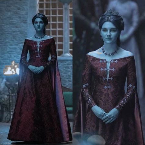 Medieval Dress Royal, House Of The Dragon Alicent, Daella Targaryen, Game Of Thrones Dresses, Queen Mary Reign, Dream Costume, Royal Outfit, Medieval Era, Dragon Queen