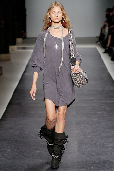 Isabel Marant Spring 2010 Ready-to-Wear Collection Photos - Vogue Fringe Boots Outfit, Anna Selezneva, 2010s Fashion, Runway Dresses, Music Fashion, Favorite Dress, Isabel Marant, Modern Luxury, Runway Fashion