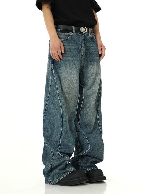 Model is 5ft 9''(176cm) tall, 145 lbs(66kg) weight and wearing a size L168cm 59kg wearing a size M - Reconstructed style- Baggy straight fit- DENIM Styling Baggy Jeans Men, Mens Jeans Baggy, Custom Baggy Jeans, Ash Style Outfit, Very Baggy Jeans, Baggy Fits Men, Custom Denim Pants, Baggy Pants Men, Baggy Jeans Men