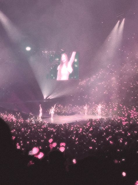 #blink #bornpinktour Blinks Ocean, Black Pink Background, Pink Ocean, Pink Tour, Born Pink, Girl Group, Black Pink, Pink