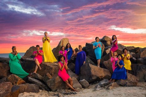 Jamaica Photoshoot, Aka Photoshoot, Squad Pic, Girlfriends Photoshoot, Sorority Photoshoot, Divine 9, Group Picture, Alpha Kappa Alpha Sorority, Nice Photos