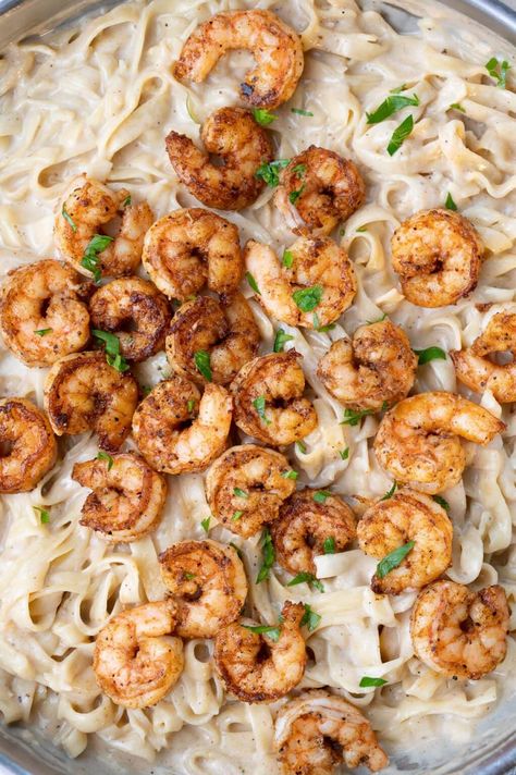 This Cajun shrimp alfredo is a delicious 30-Minute pasta dish that you'll be having on repeat! It's made with creamy Alfredo sauce and juicy, well-seasoned shrimp. The sauce is just a little bit lightened up but I think it tastes even better than the traditional version. This dish is really packed with flavor and so easy to make. Old Bay Shrimp Alfredo, Cajun Shrimp Alfredo, Fetuchini Alfredo, Fettucini Alfredo Recipe, Pink Sauce Pasta, Seasoned Shrimp, Fettucini Alfredo, Creamy Alfredo Sauce, Recipes Shrimp