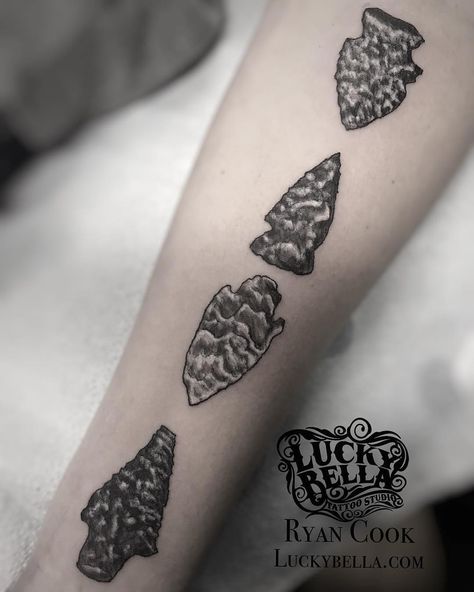 Arrowhead Tattoo Men, Arrow Head Tattoos, Arrowhead Tattoo, Bella Tattoo, Arrow Head, Head Tattoos, Get A Tattoo, Tattoos And Piercings, Arm Tattoo