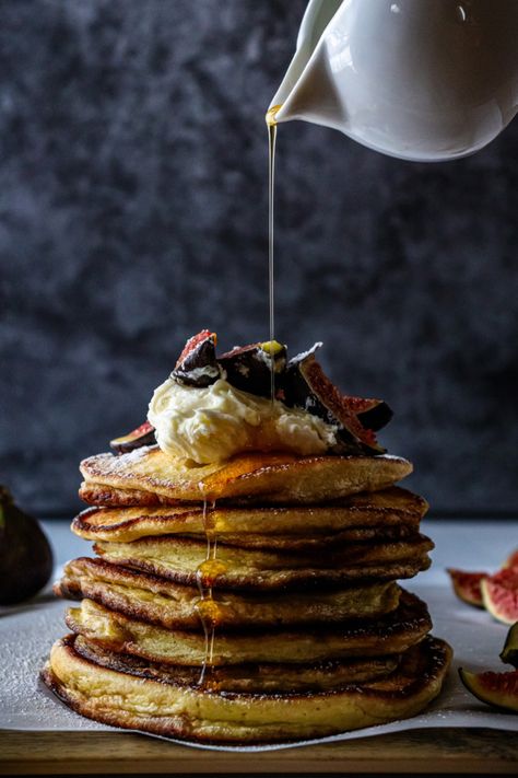 Fluffy Lemon Yogurt Pancakes with Whipped Mascarpone Cream & Fresh Figs #pancakes #brunch #brunchrecipes #lemon #mascarpone #figs Garlic White Wine Sauce, Whipped Mascarpone, Yogurt Pancakes, Steamed Mussels, Mussels Recipe, Cream Fresh, Favorite Breakfast Recipes, Mascarpone Cream, Berry Compote