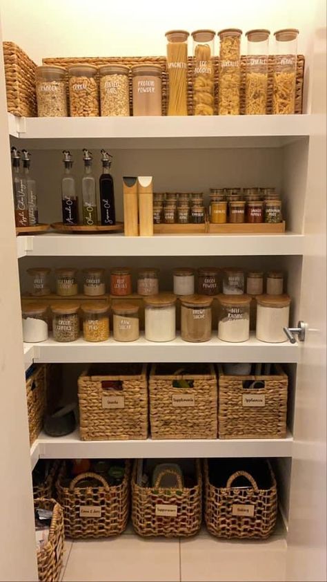 Kitchen Inspo Organization, Orginazation Ideas Bedroom, Organized Pantry, Pantry Organisation, Desain Pantry, House Organisation, Kitchen Organization Pantry, Kitchen Organisation, Kitchen Pantry Design